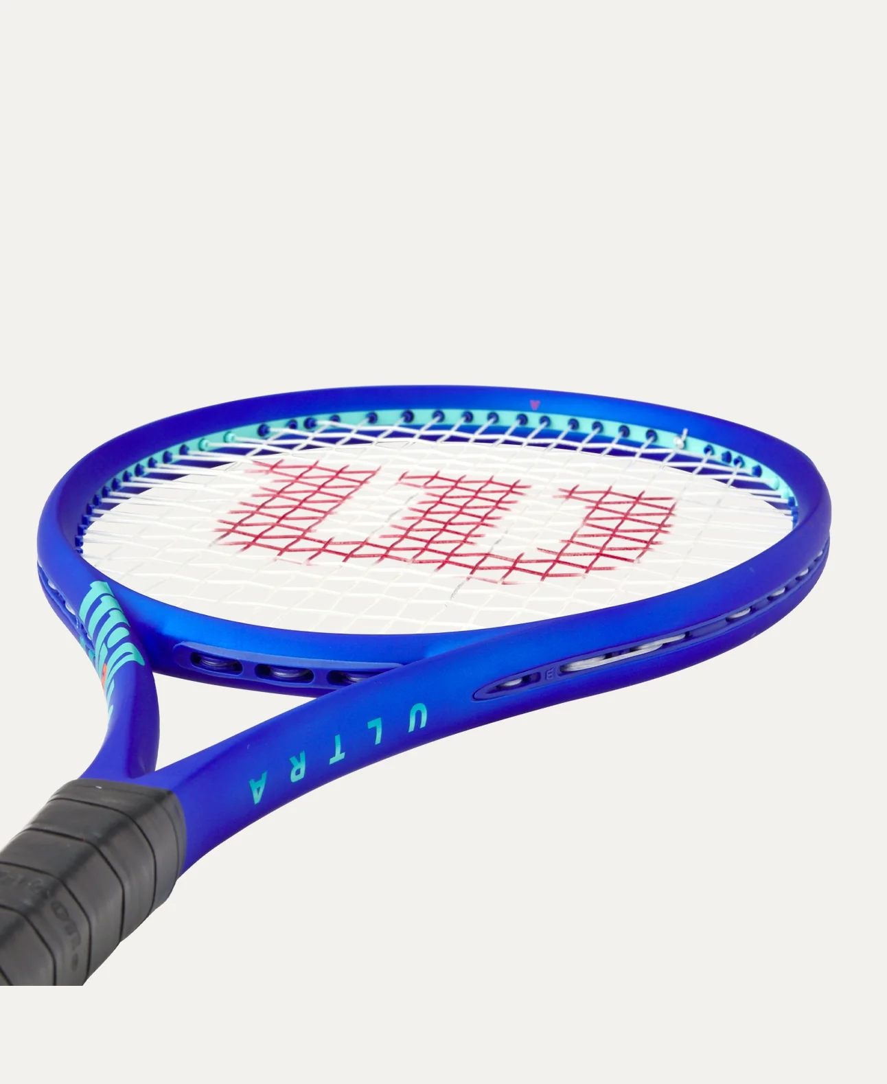 Wilson Ultra 100L v5 Tennis Racquet - Image 4